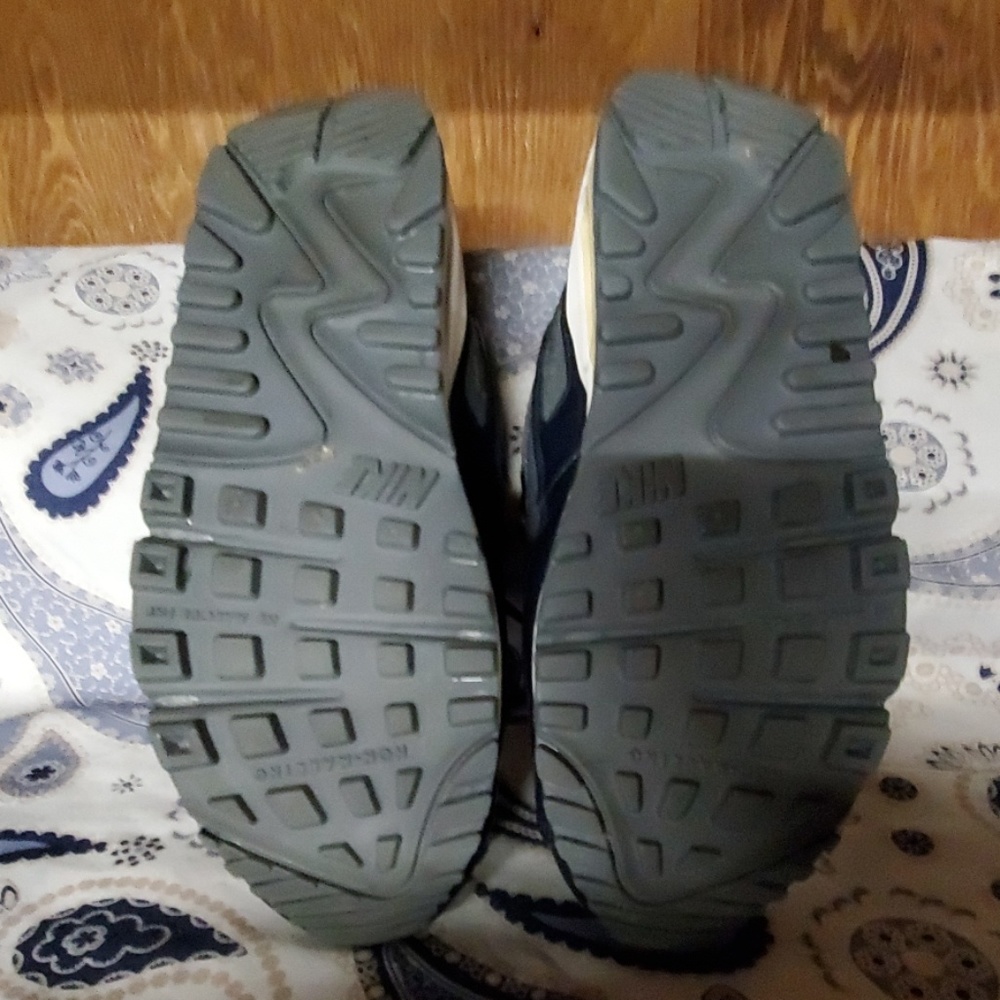 NIKE - Picture 6 of 8